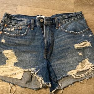 Women’s Abercrombie &Fitch Boyfriend short Mid Rise shorts size 6/28